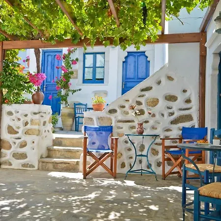 Venetiko Apartments Naxos City Room photo